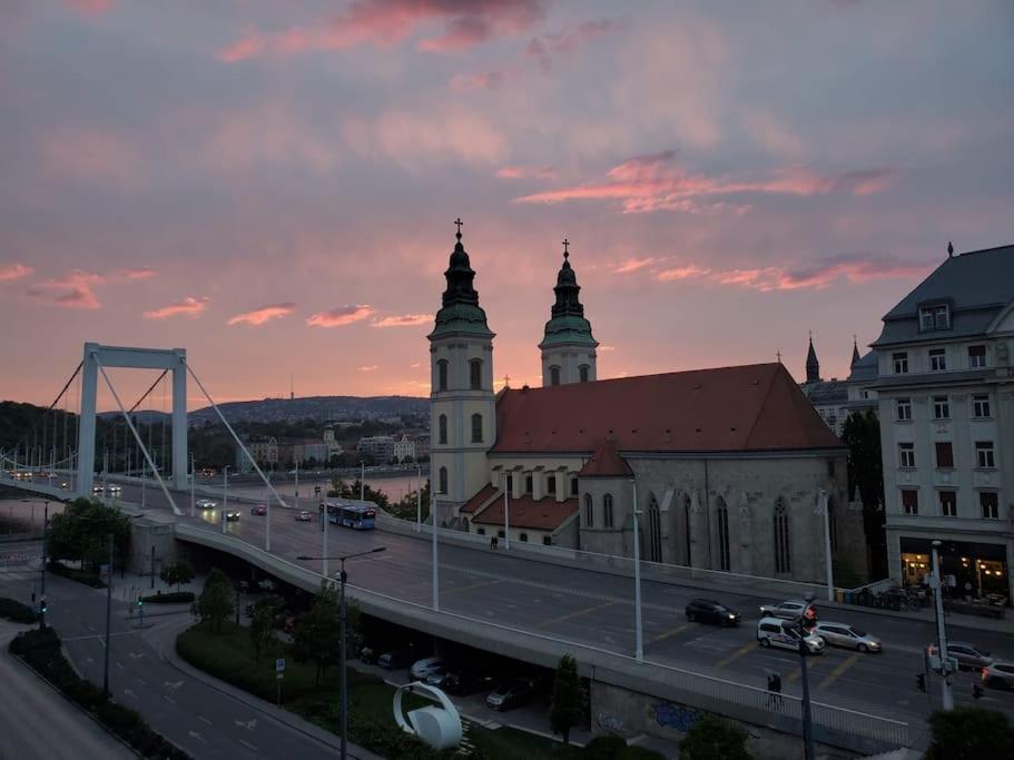 & Danube View Apartment